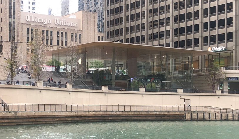 The Apple Store at 401 Michigan Avenue, by Foster and Partners, 2017